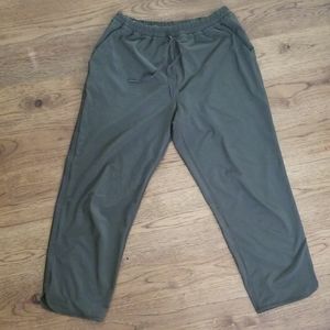 Lululemon lightweight Capri pants